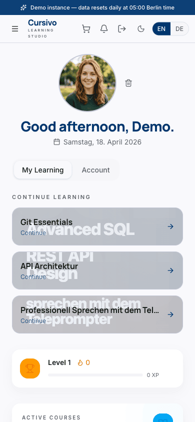 Cursivo Admin Dashboard in der mobilen Ansicht mit Avatar, KPIs und Quick Actions